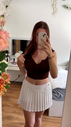 I Heared You Were Into Busty Brunettes :P