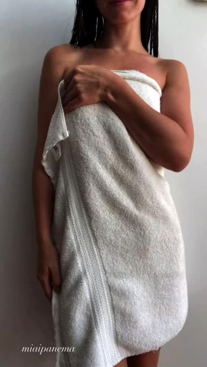 In Case You Wanted To See A Fully Nude Petite Girl With A Juicy Booty ?