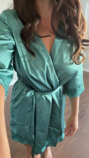 Monday Morning Quickie With This 35yo MILF Or Not?