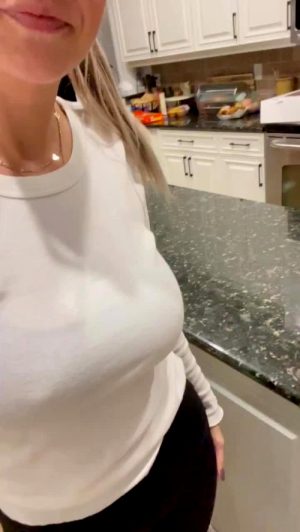 The Married Mom Looking For A New Cock To Suck 😏[video]