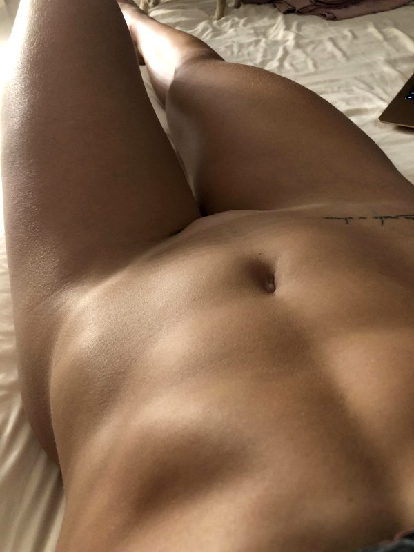 i-like-to-send-belly-nudes_001