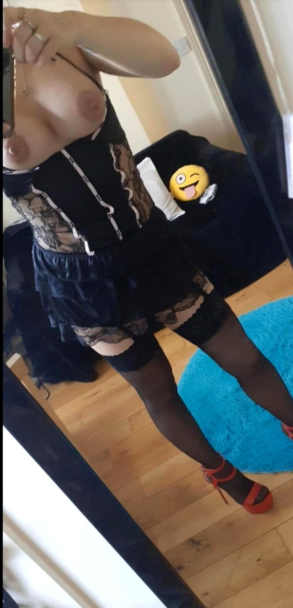 im-so-horny-today-31year-old-milf_001