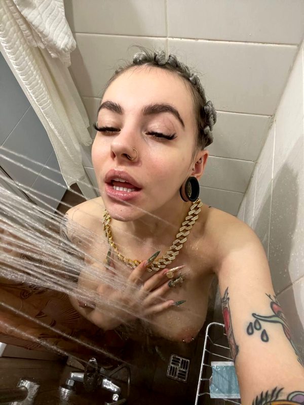 shower-selfie-f09f92a6f09f92a6_001